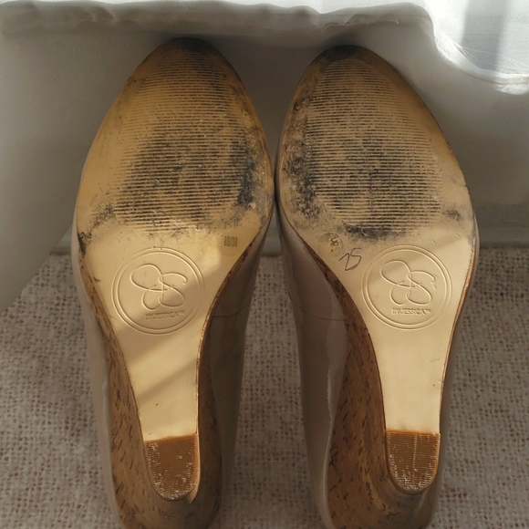 Jessica Simpson taupe cork wedges, sz 8 - Picture 5 of 6